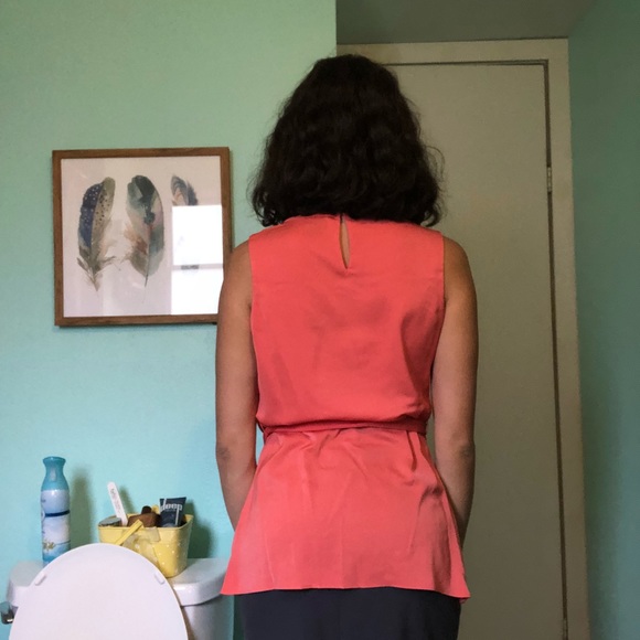 Sophisticated Blouse 😘 - Picture 6 of 7